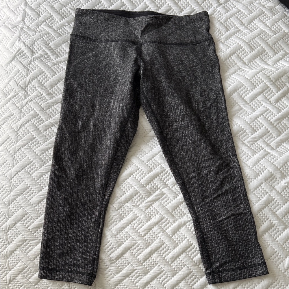Lululemon Wunder Under Cropped Legging - Size 4